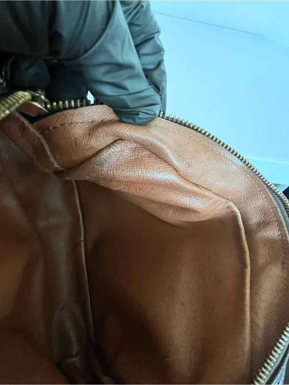 LOUIS VUITTON TROCADERO 27 MONOGRAM SHOULDER BAG.